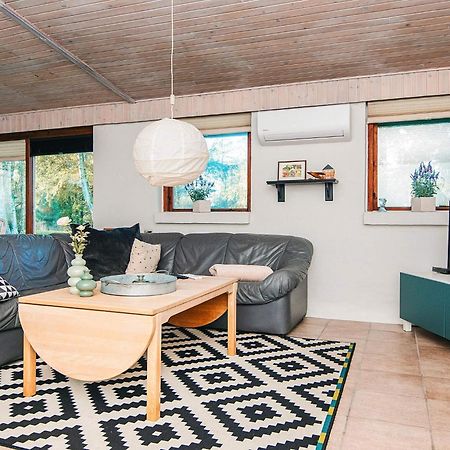 2 Person Holiday Home In Tarm Fjerbæk Екстериор снимка